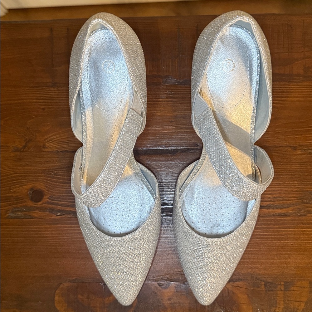 Shimmery Metallic Silver Women's 3' Heels Size 7 - Picture 2 of 6